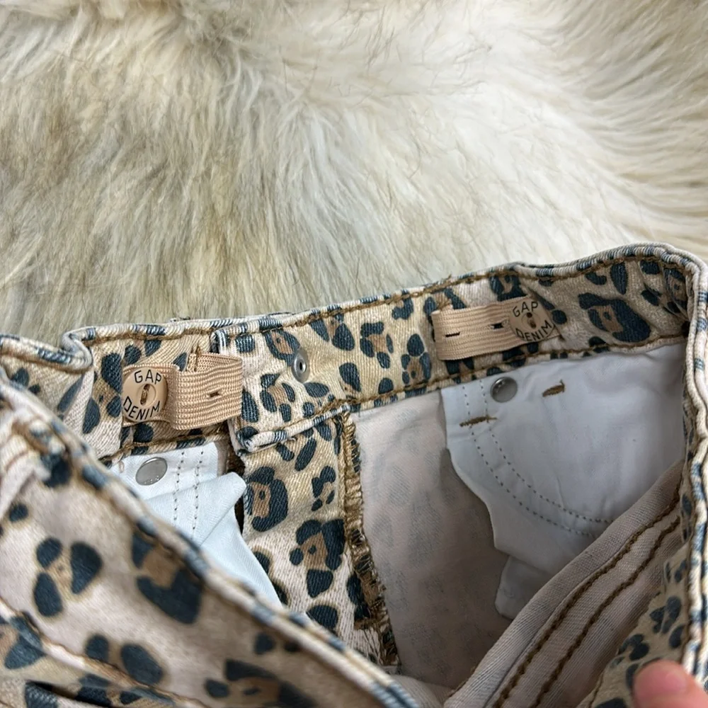 Size 6 GAP Tan Ankle Cropped Animal Print Chetah Jeans